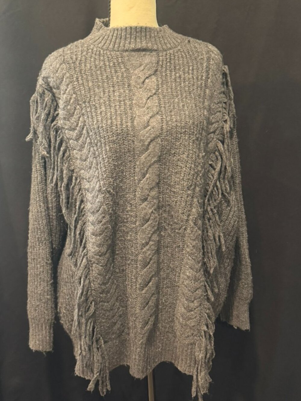 Gray Cable‑Knit Fringe Sweater – Size Large (Belk)